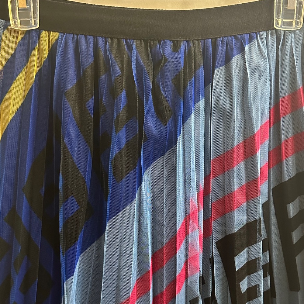 Designer Inspired Pleated Multicolor Graphic Maxi Skirt - Picture 2 of 4